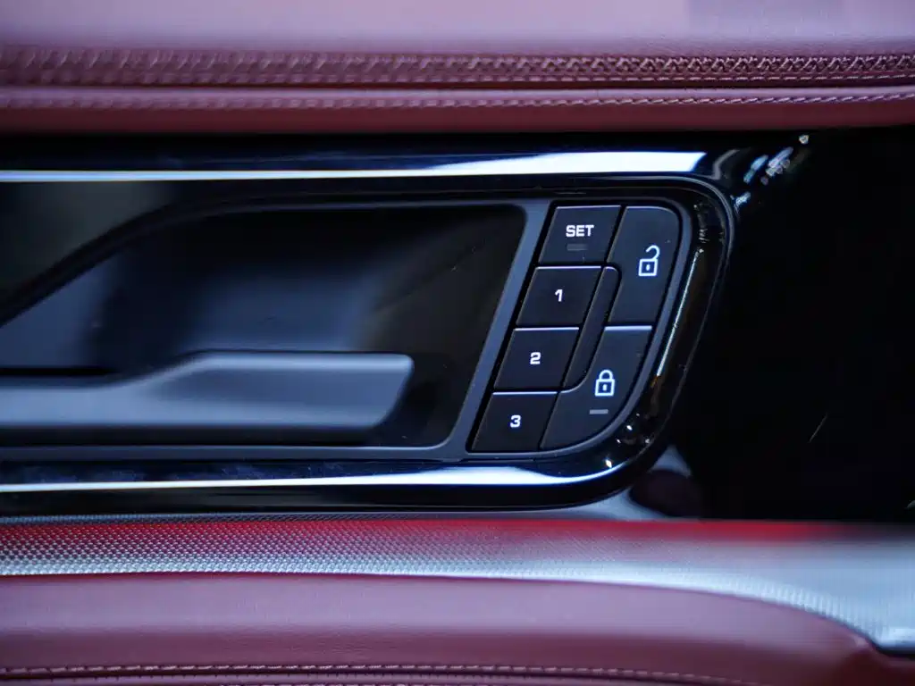 Porsche Panamera — миниатюра 16