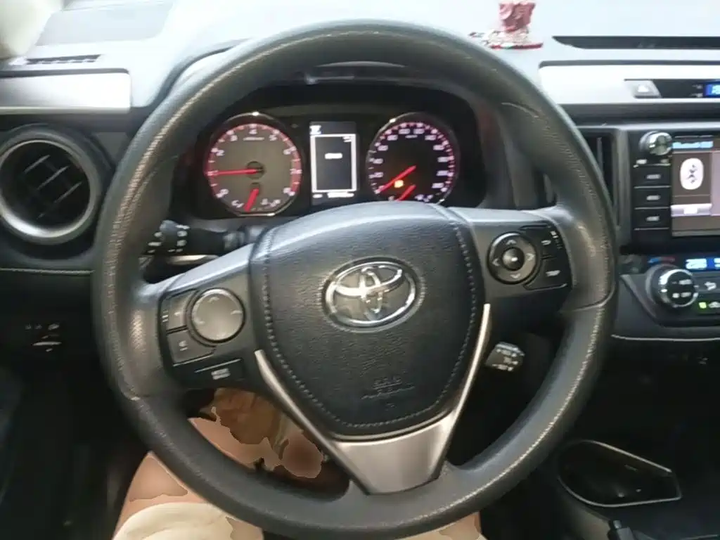 Toyota RAV4 — миниатюра 11