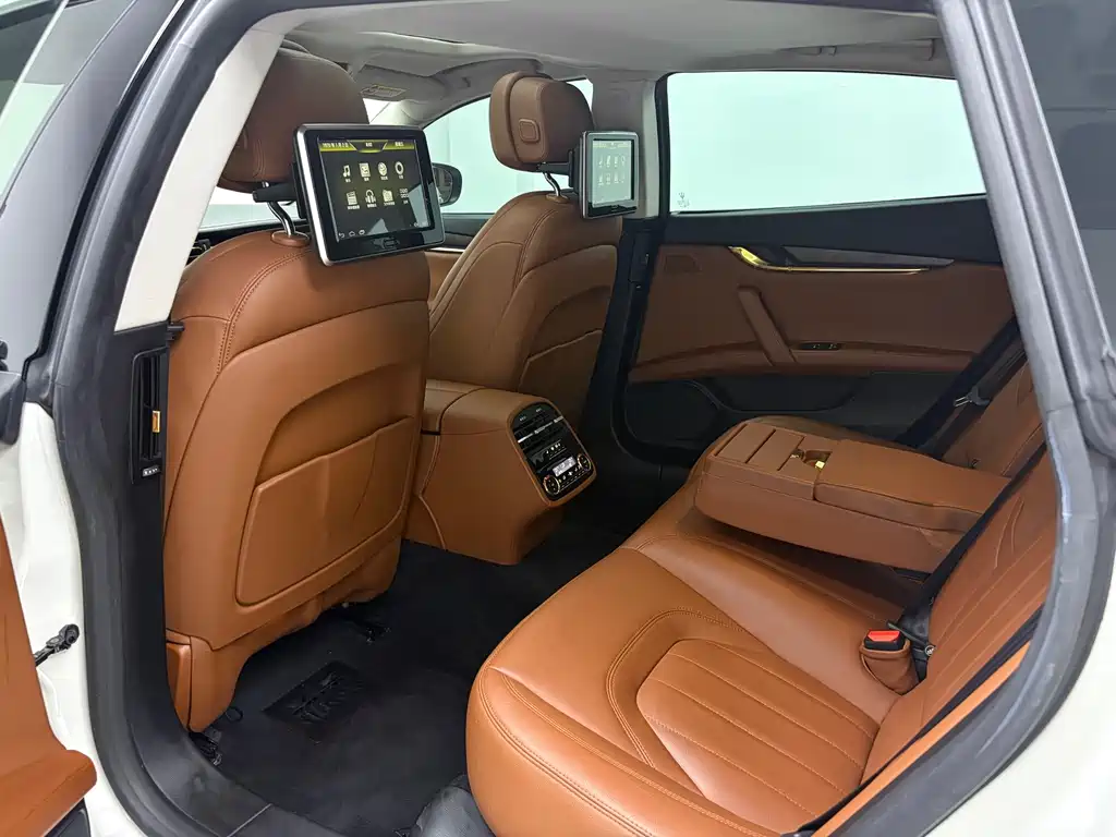 Maserati Quattroporte — миниатюра 5