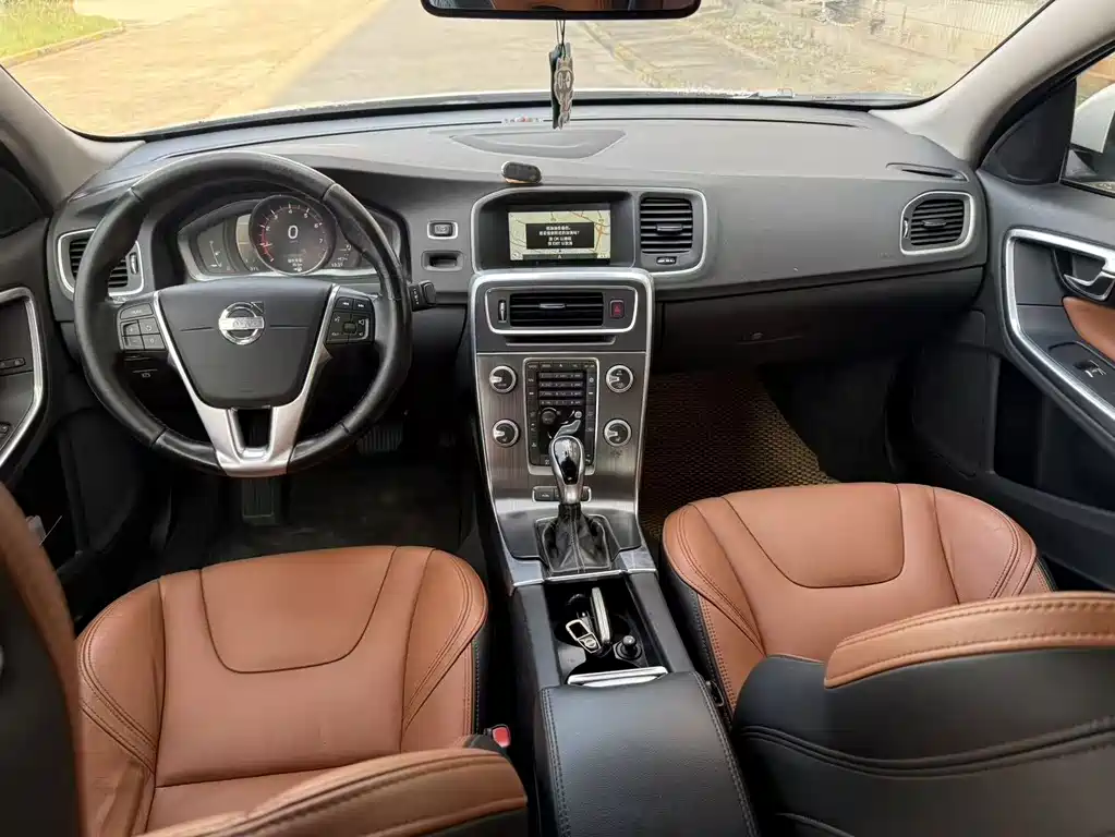 Volvo S60 PHEV — миниатюра 7