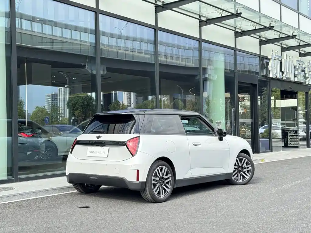 MINI MINI COOPER EV — миниатюра 7