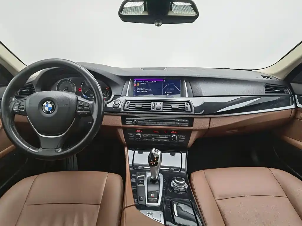 BMW 5 Series — миниатюра 5