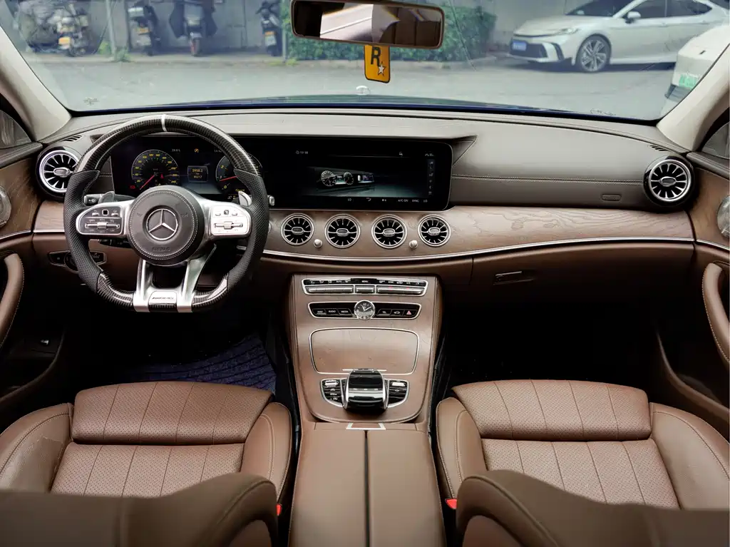 Mercedes-Benz E-Class — миниатюра 14