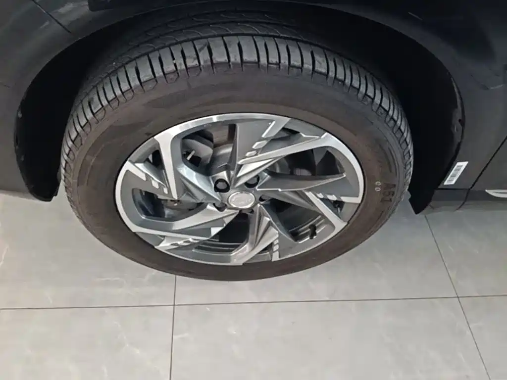 Hongqi Hongqi HS3 PHEV — миниатюра 23