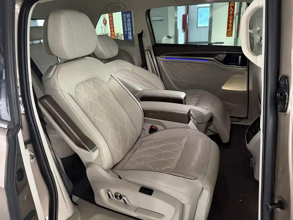 Volkswagen Viloran 380TSI Premium Edition, фото 8