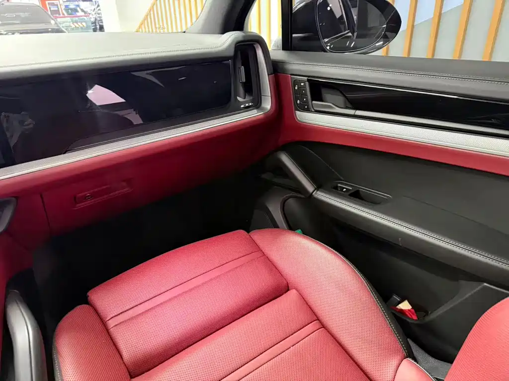 Porsche Cayenne — миниатюра 7