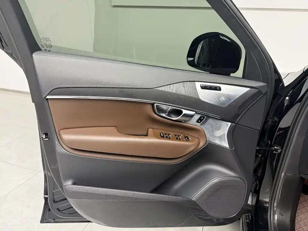 Volvo XC90 — миниатюра 11