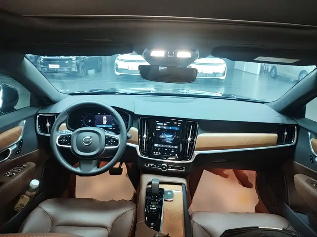Volvo S90 — миниатюра 10