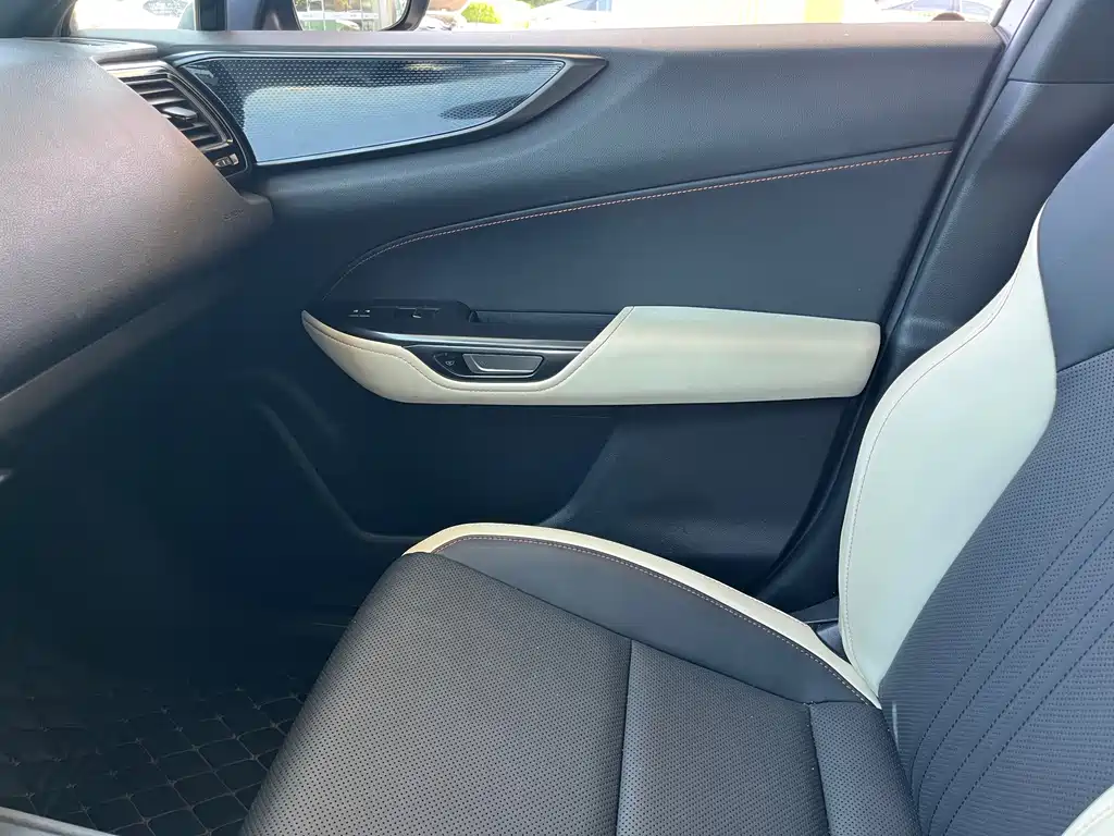 Lexus NX — миниатюра 17