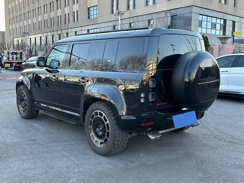 LAND ROVER DEFENDER