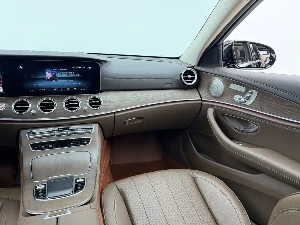 Mercedes-Benz E-Class — миниатюра 12