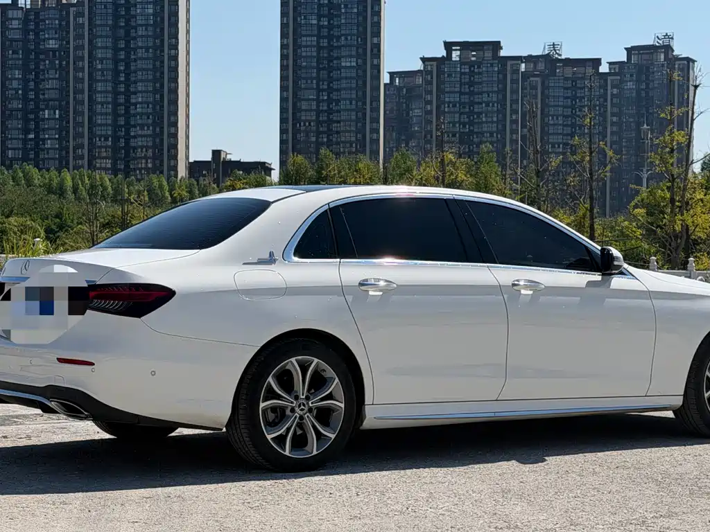 Mercedes-Benz E-Class — миниатюра 4