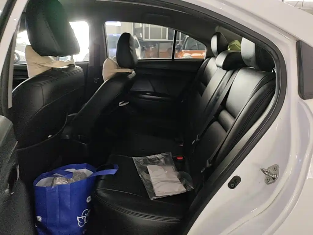 Toyota Yaris L — миниатюра 17