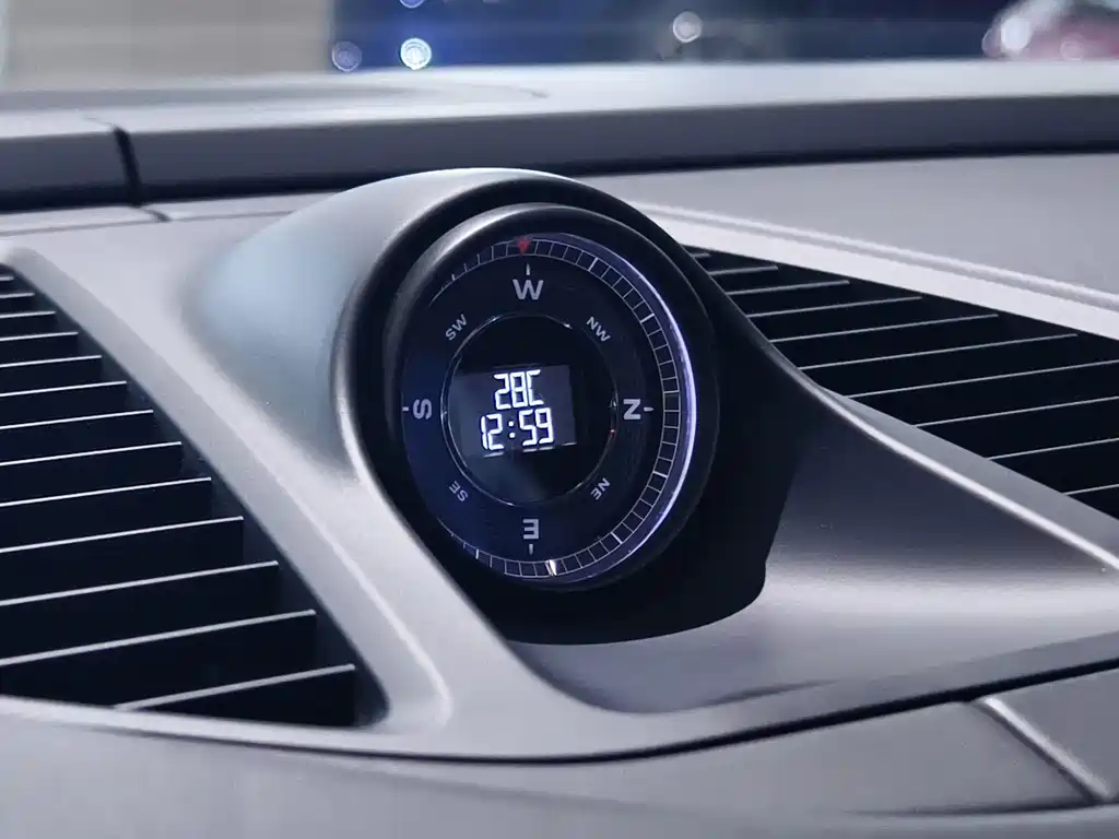 Porsche Macan EV — миниатюра 14