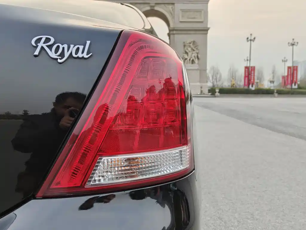 Toyota Crown — миниатюра 5