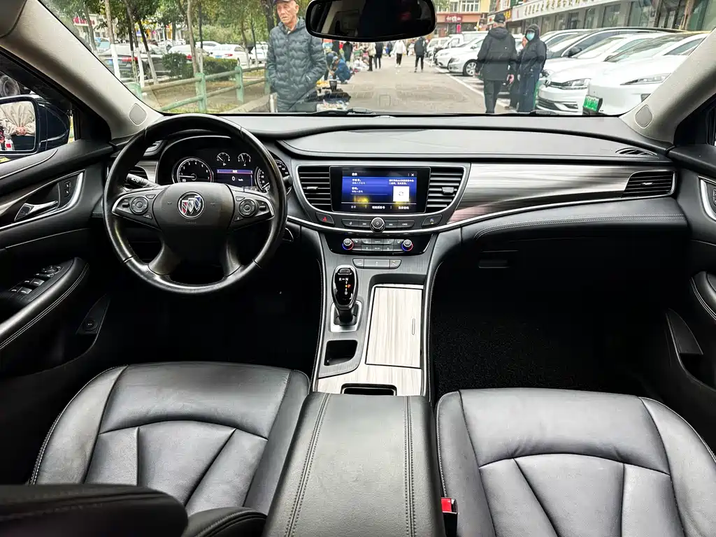 Buick LaCrosse — миниатюра 10
