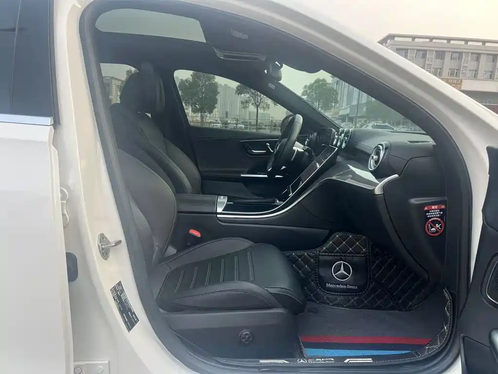 Mercedes-Benz C-Class — миниатюра 11