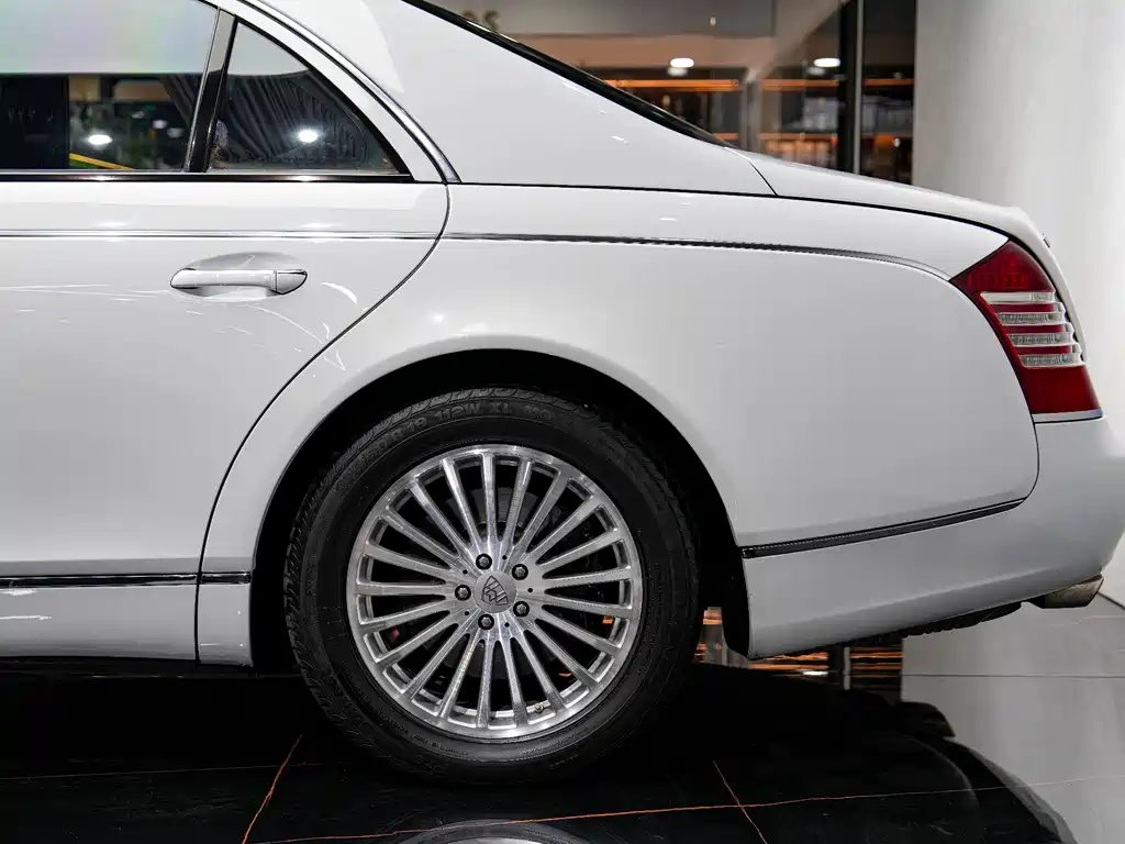 Mercedes-Benz Maybach 2012 5.5T 57