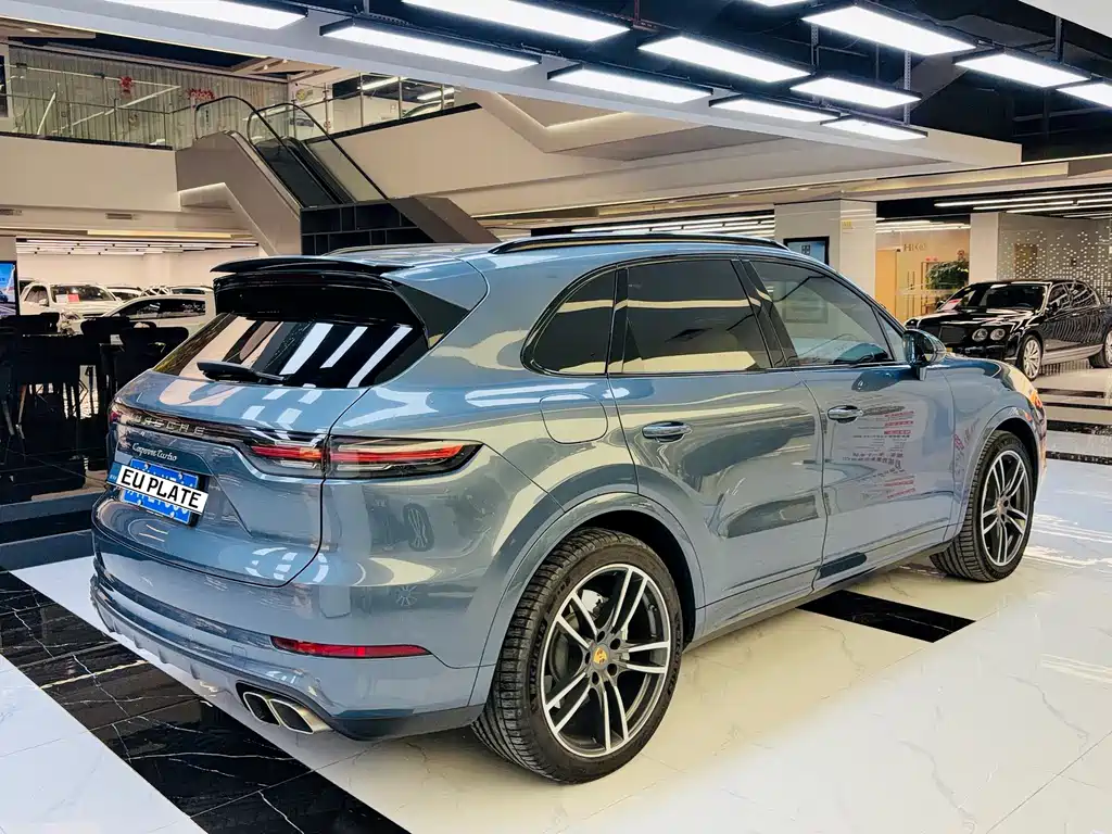 Porsche Cayenne — миниатюра 6