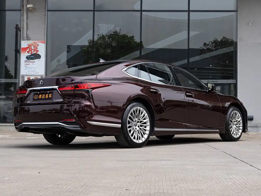 Lexus LS — миниатюра 3