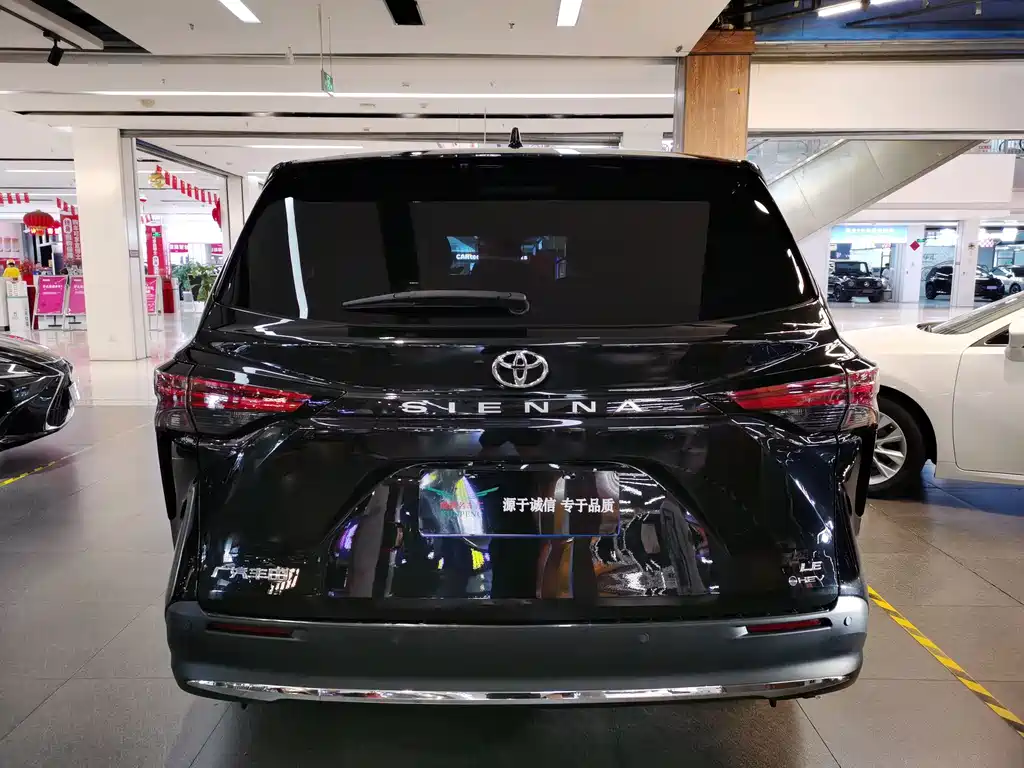 Toyota Sienna — миниатюра 4