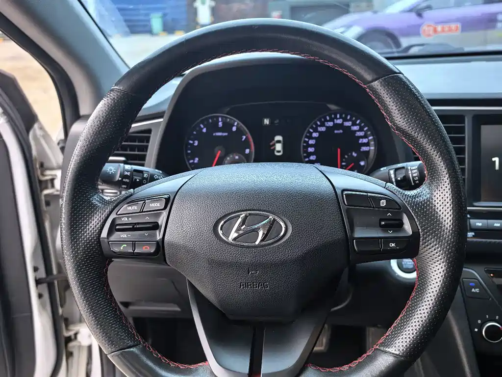 Hyundai Elantra — миниатюра 9