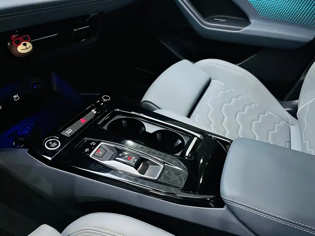 Audi Q6L e-tron — миниатюра 11