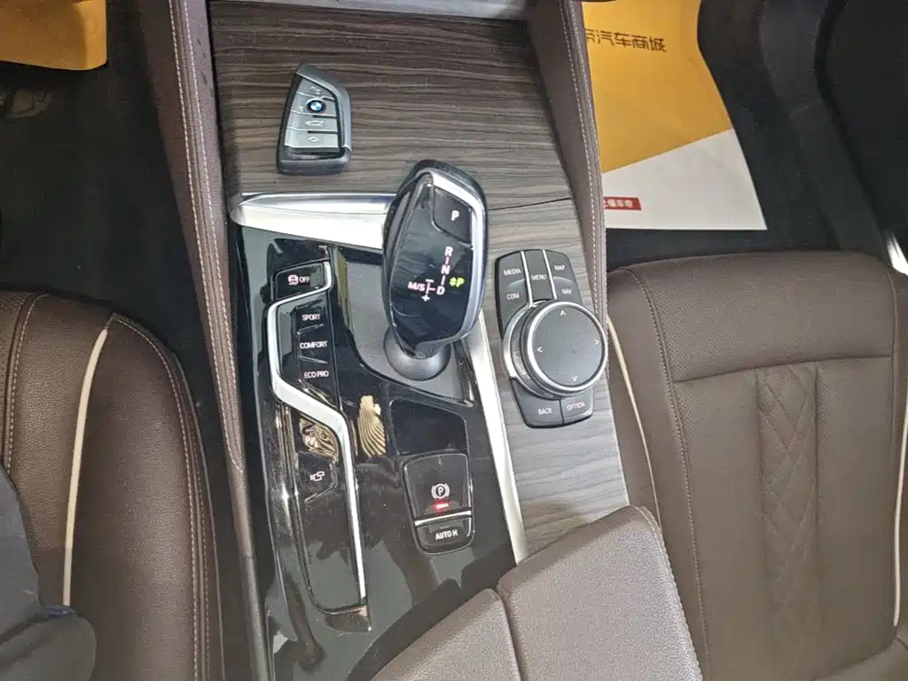 BMW 5 Series — миниатюра 14