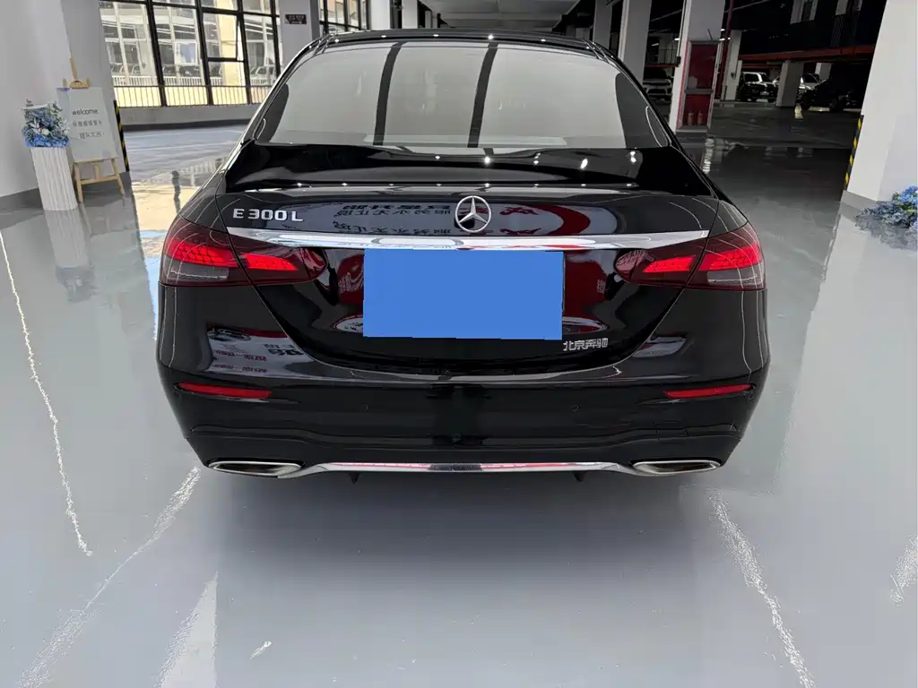 Mercedes-Benz E-Class — миниатюра 11