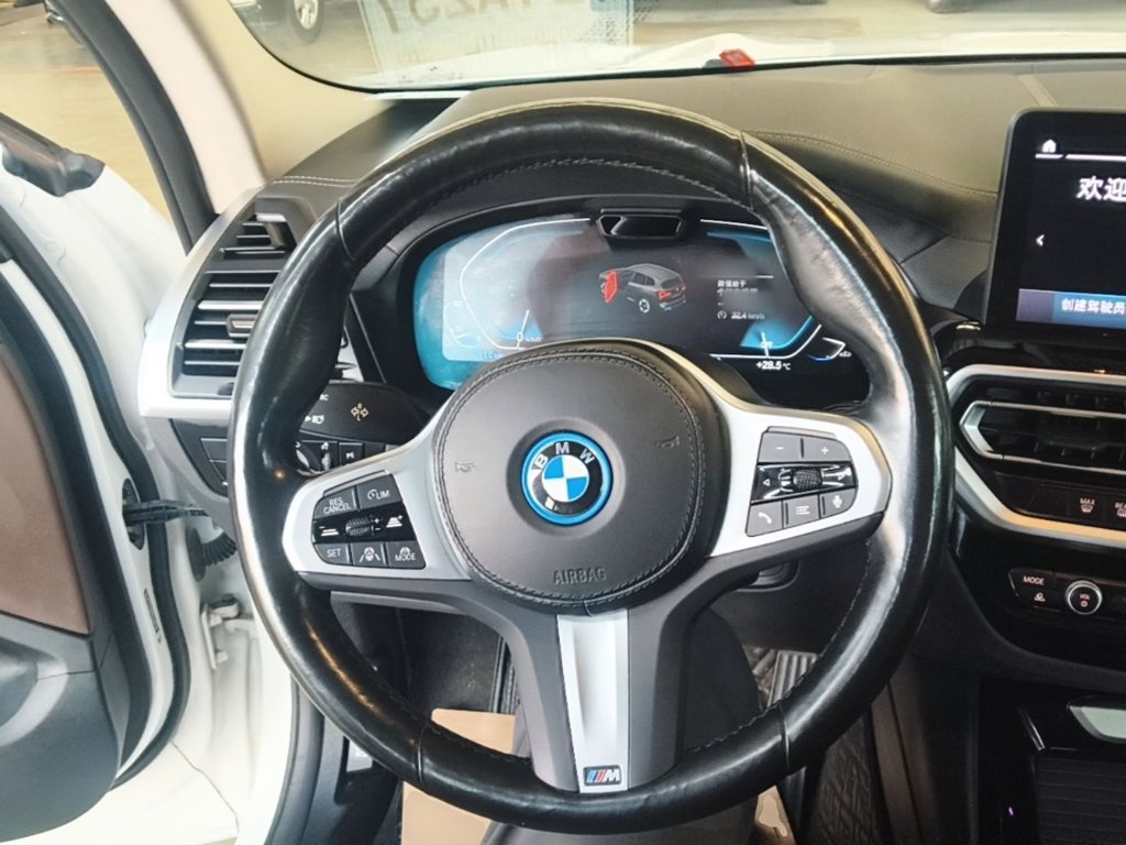 BMW iX3 — миниатюра 11