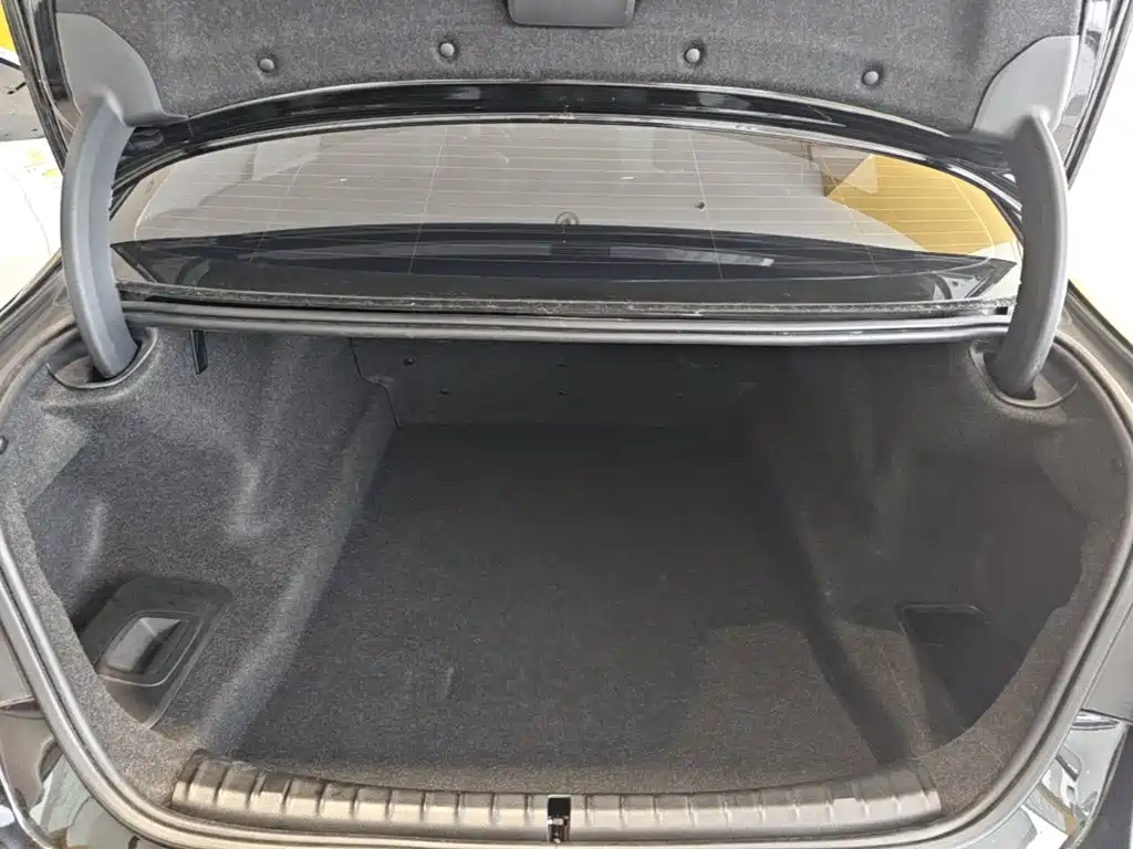 BMW 5 Series — миниатюра 19