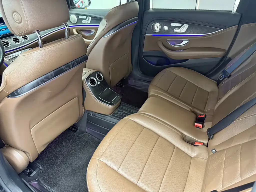 Mercedes-Benz E-Class — миниатюра 9