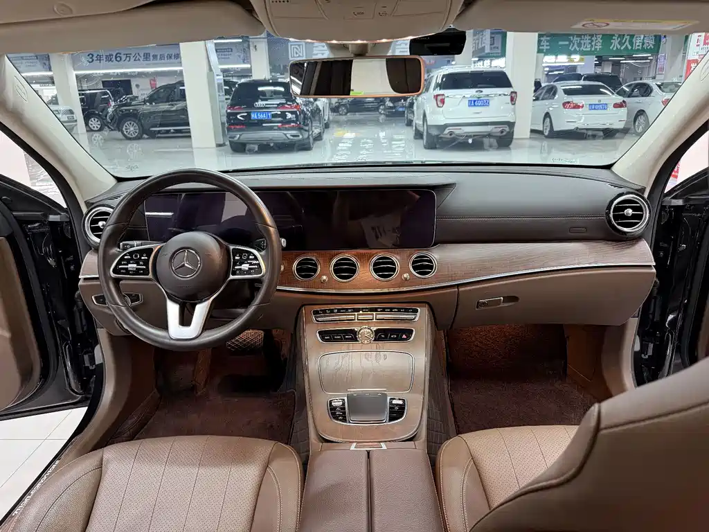 Mercedes-Benz E-Class — миниатюра 12