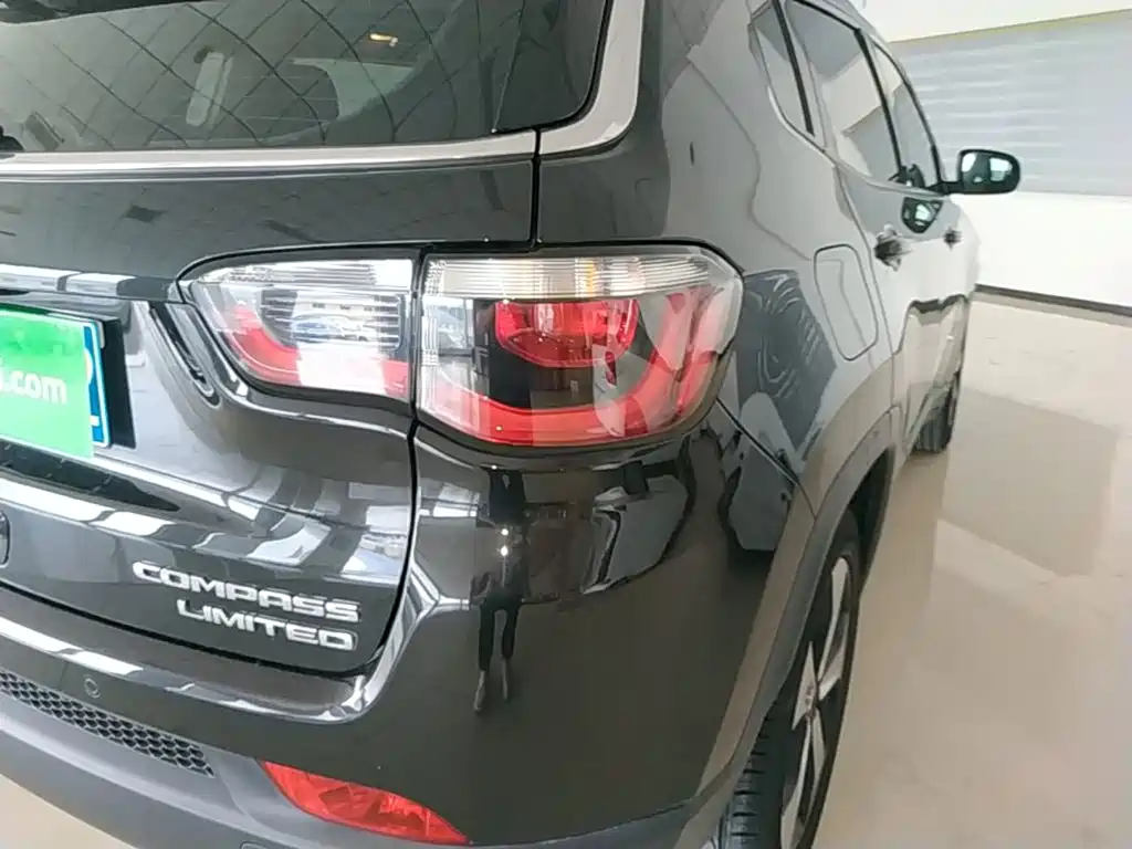 Jeep Compass — миниатюра 8