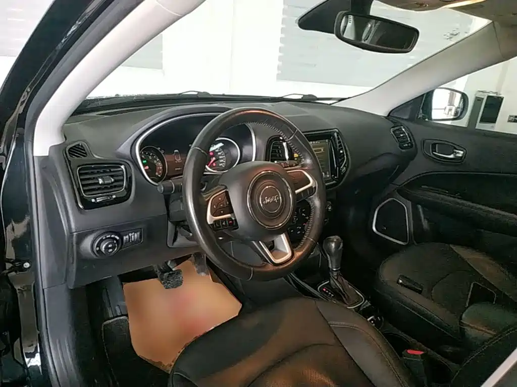 Jeep Compass — миниатюра 10