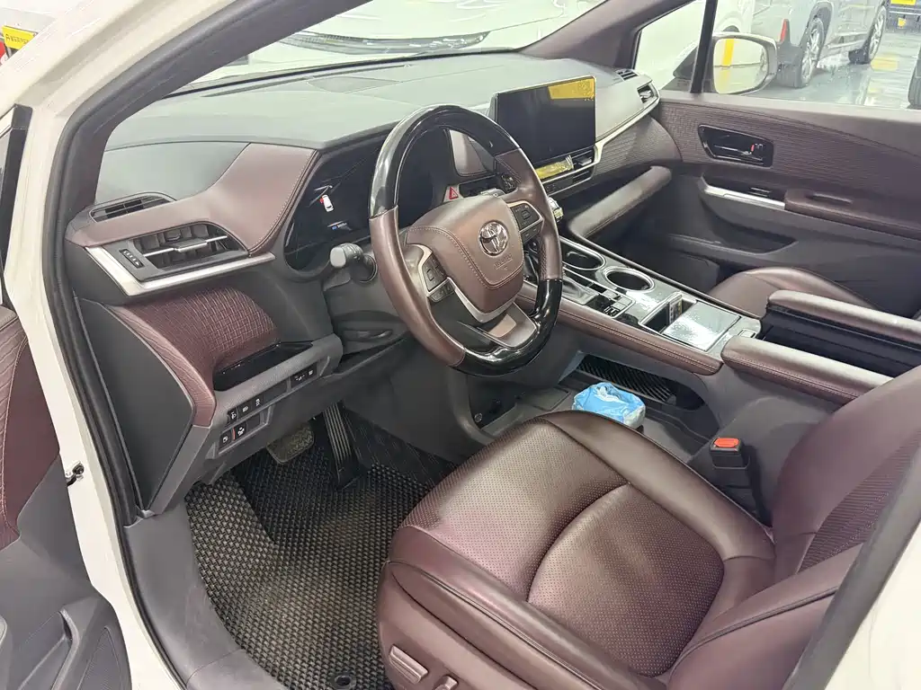 Toyota Sienna — миниатюра 4
