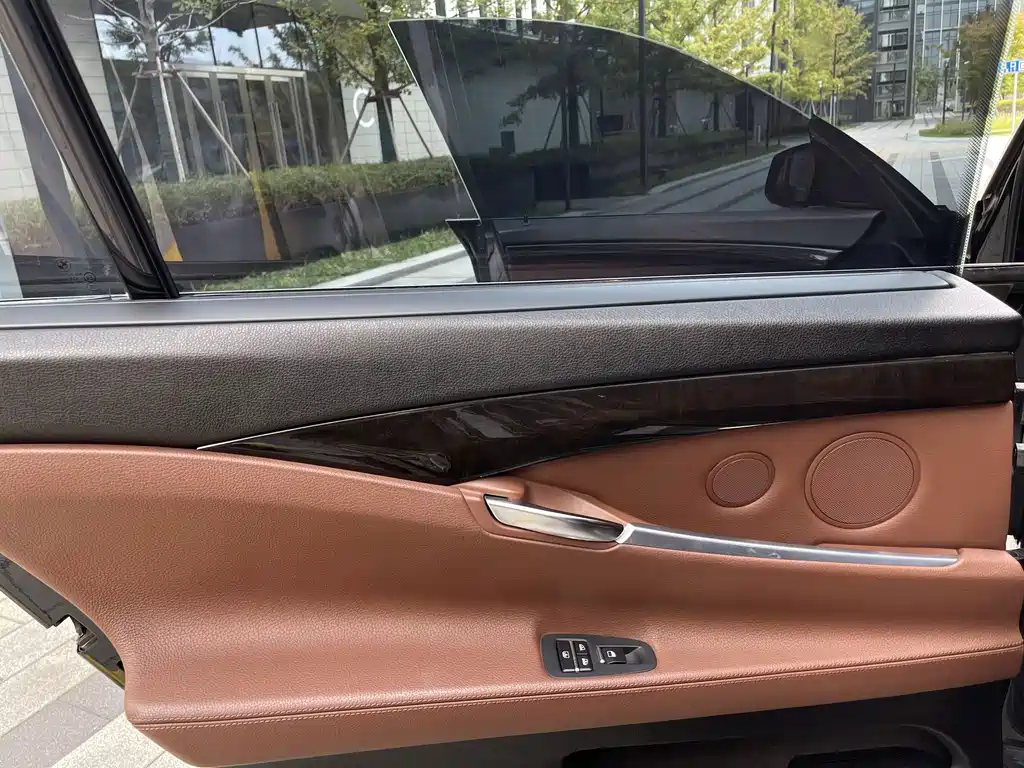 BMW 5 Series GT — миниатюра 20