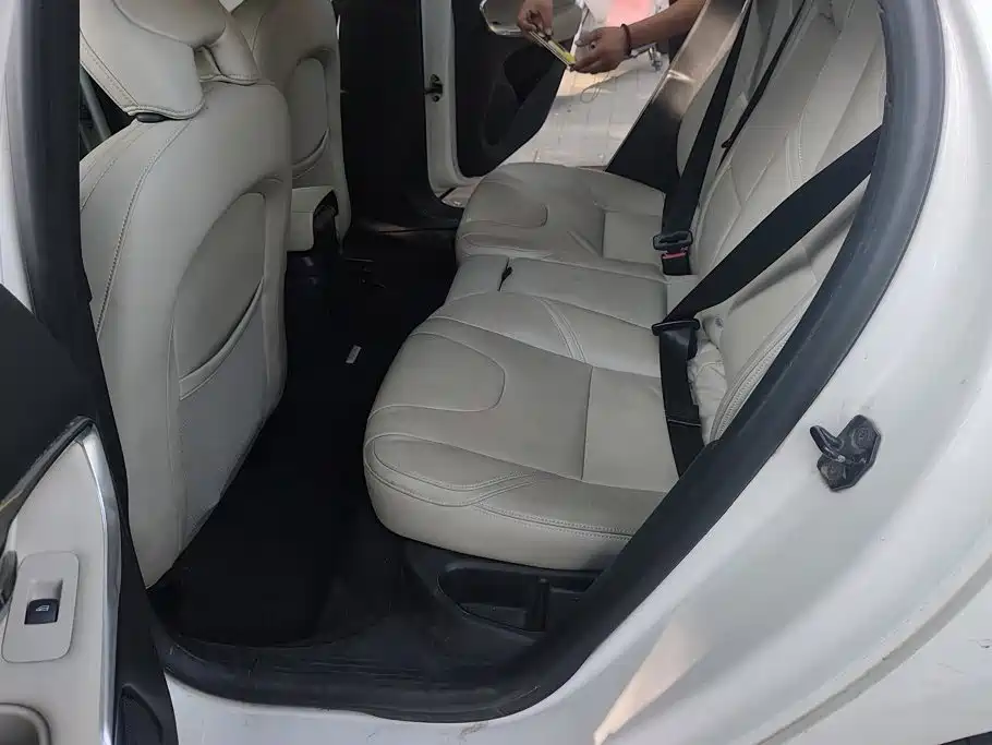 Volvo V40 — миниатюра 11