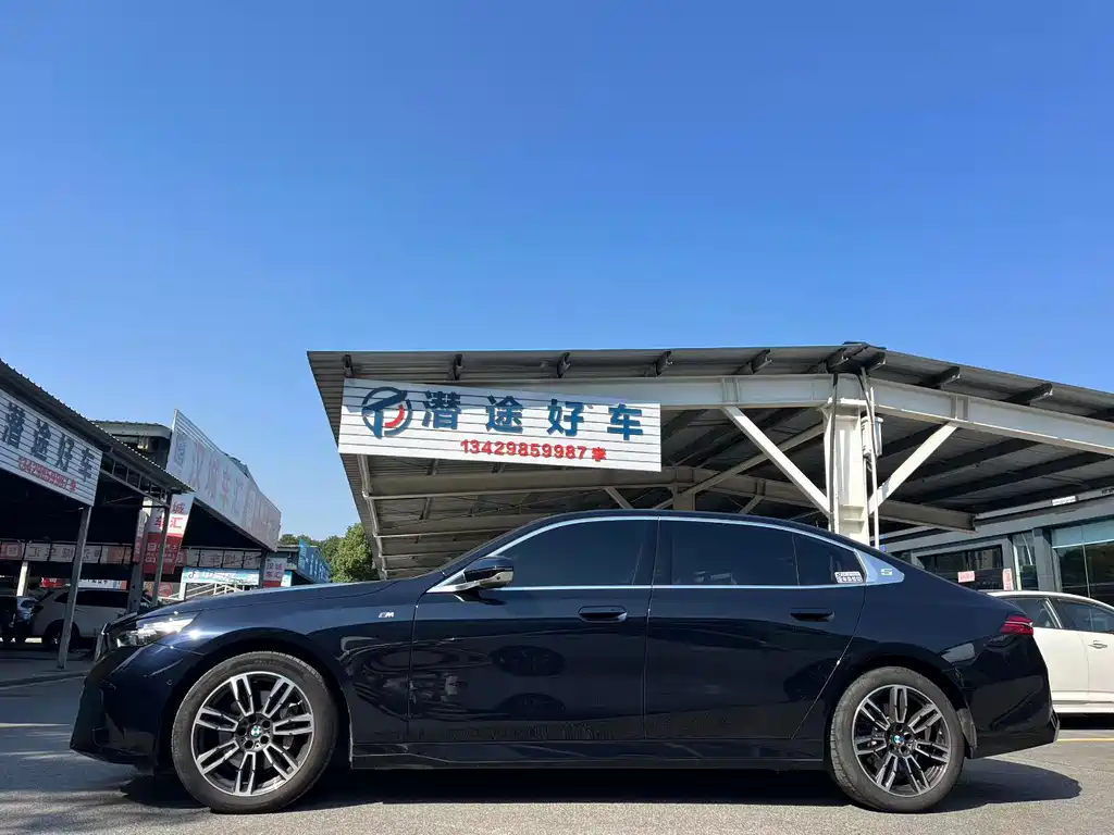 BMW 5 Series — миниатюра 3