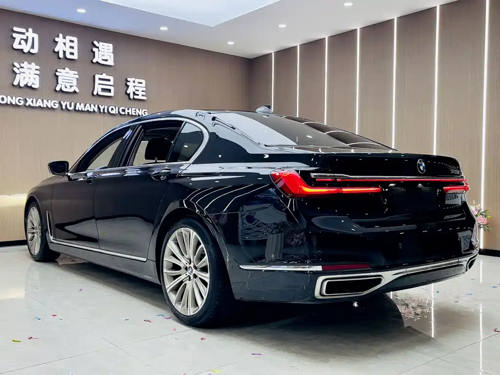 BMW 7 Series — миниатюра 9