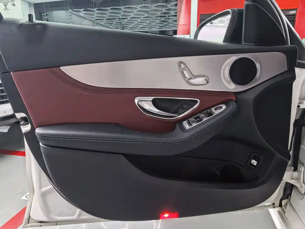 Mercedes-Benz C-Class — миниатюра 10
