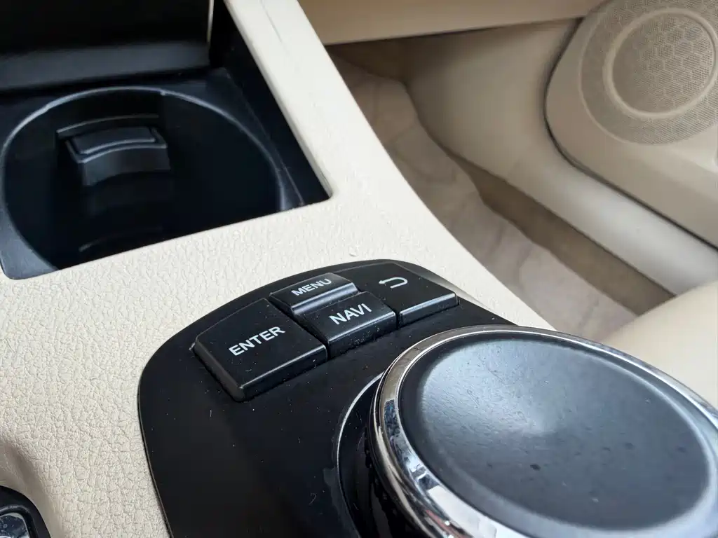 Lexus ES — миниатюра 16