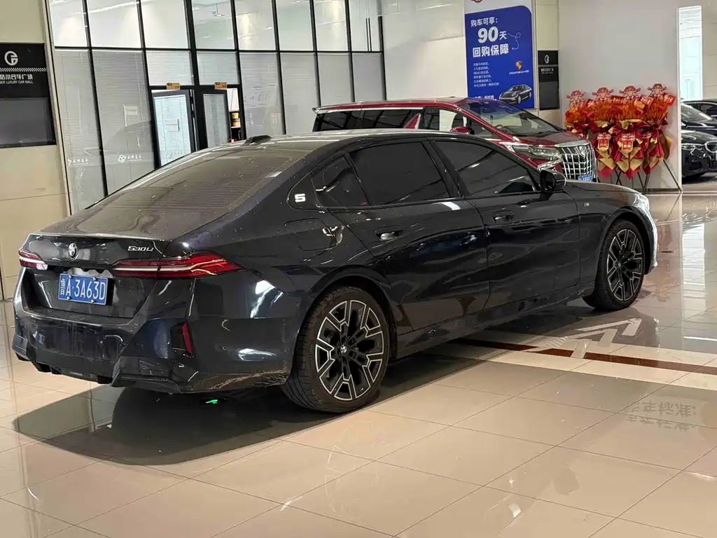 BMW 5 Series — миниатюра 6