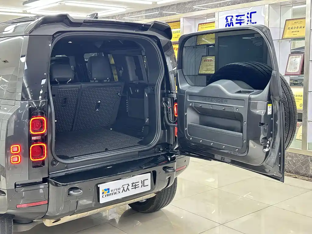 Land Rover Defender — миниатюра 8