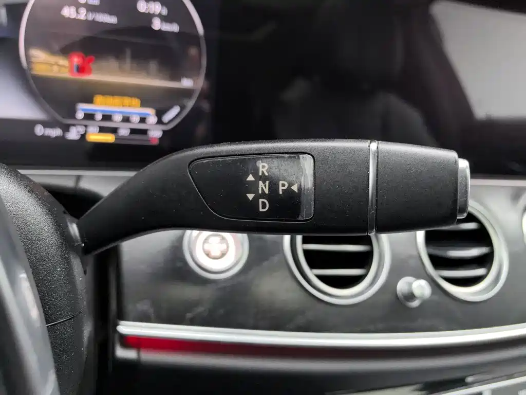 Mercedes-Benz E-Class — миниатюра 13
