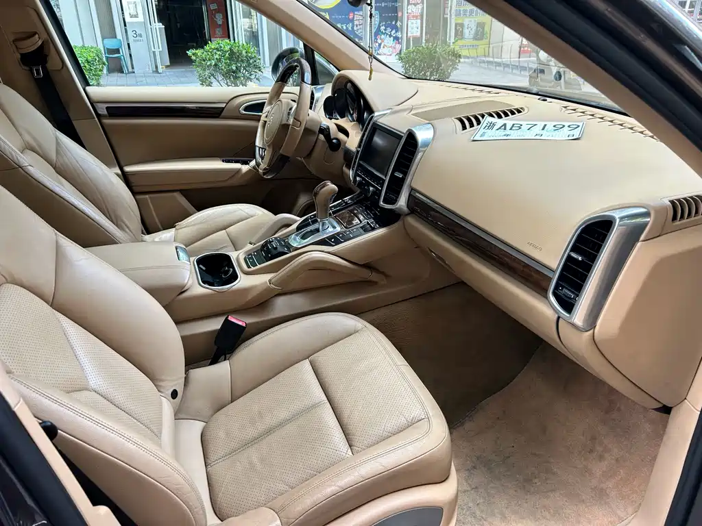 Porsche Cayenne — миниатюра 8