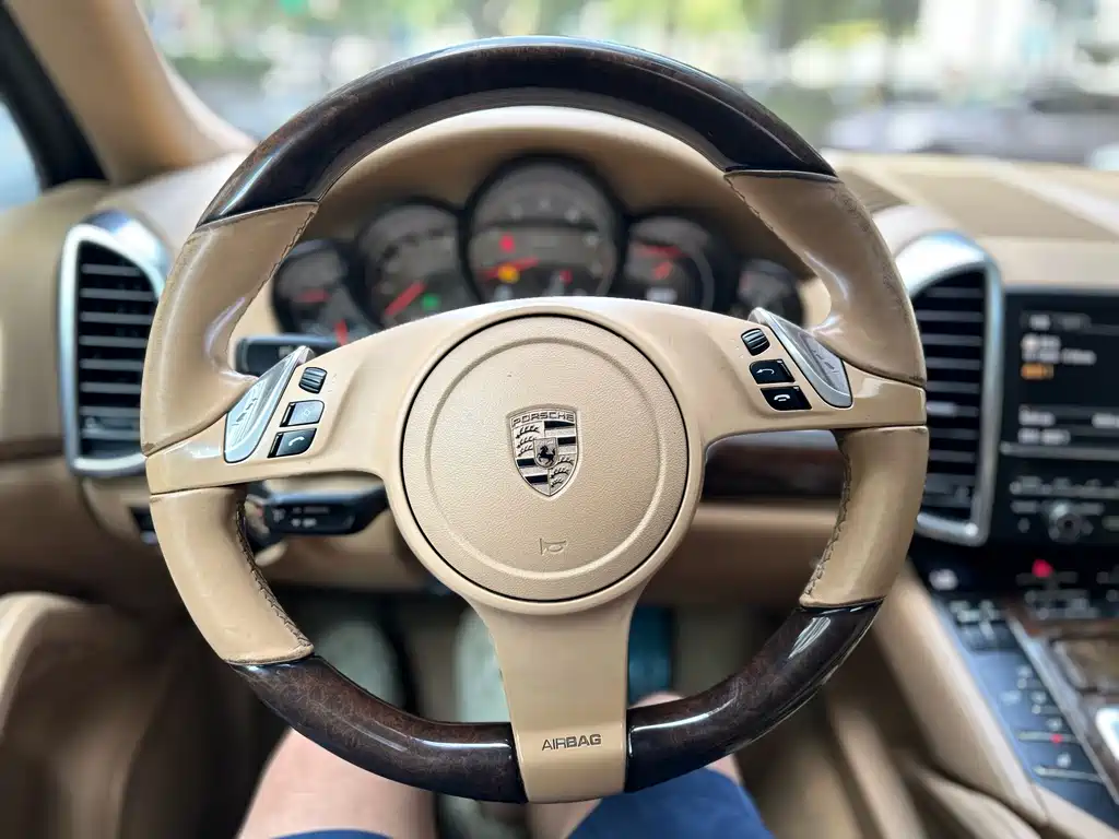 Porsche Cayenne — миниатюра 10