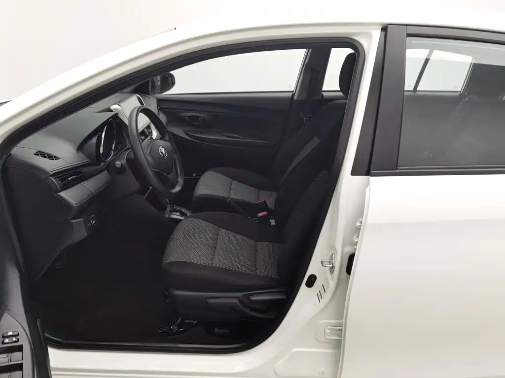 Toyota Vios FS — миниатюра 10