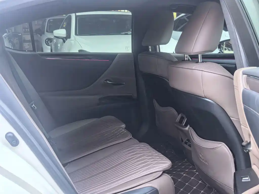 Lexus ES — миниатюра 13