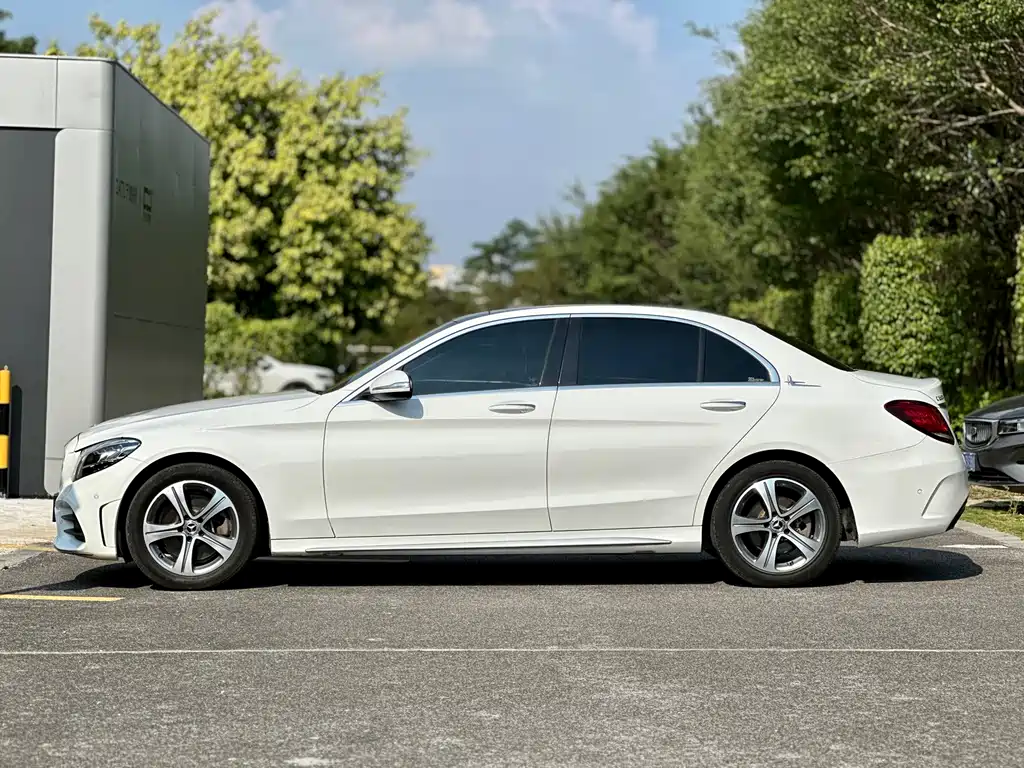Mercedes-Benz C-Class — миниатюра 3